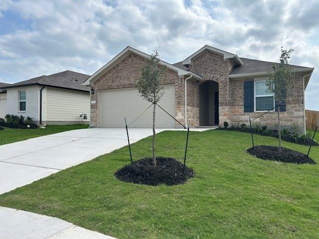 311 Darwin PL, Lockhart, TX 78644