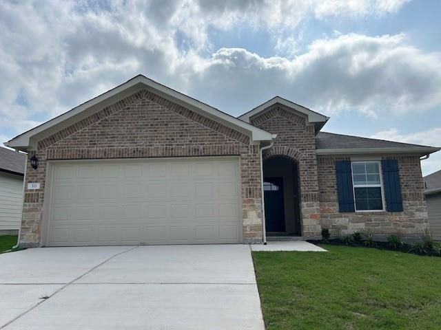 311 Darwin PL, Lockhart, TX 78644