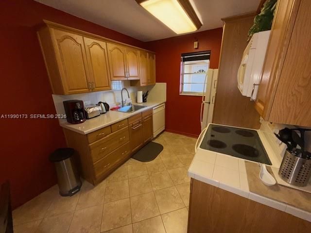 421 NE 1st St 219, Hallandale Beach, FL 33009