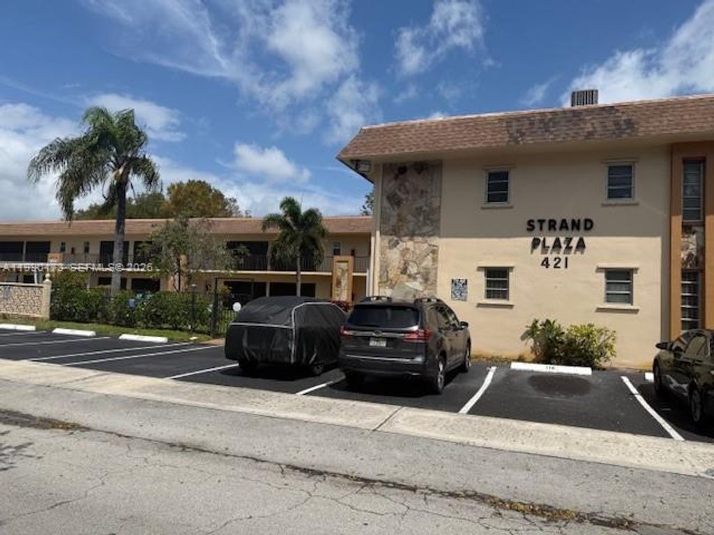 421 NE 1st St 219, Hallandale Beach, FL 33009