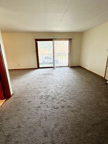8659 Meade Avenue 1S, Burbank, IL 60459