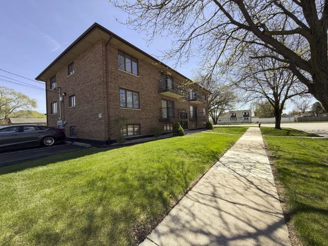 8659 Meade Avenue 1S, Burbank, IL 60459