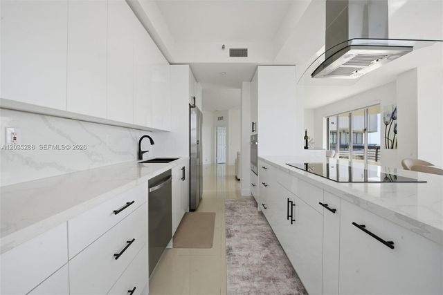 3500 Mystic Pointe Drive PH5, Aventura, FL 33180