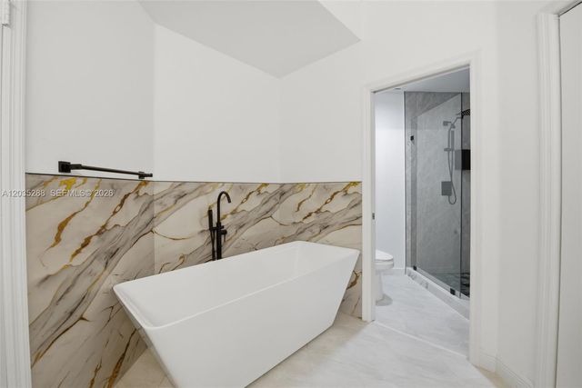 3500 Mystic Pointe Drive PH5, Aventura, FL 33180