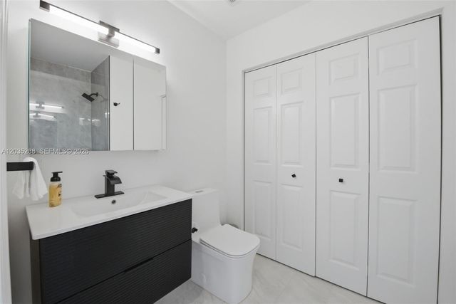 3500 Mystic Pointe Drive PH5, Aventura, FL 33180