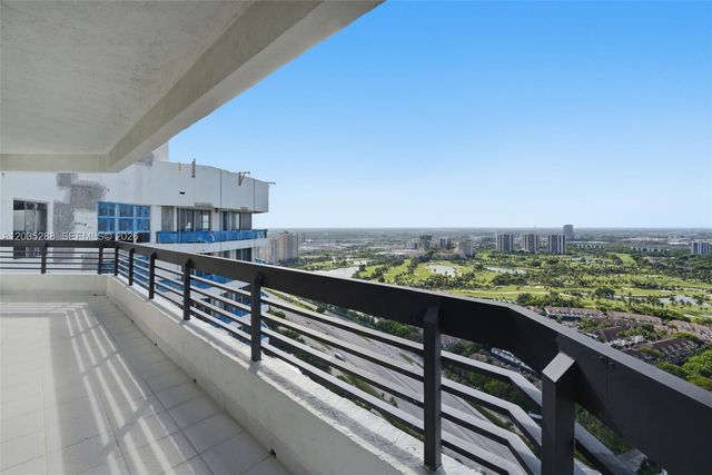 3500 Mystic Pointe Drive PH5, Aventura, FL 33180