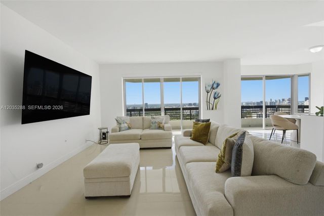 3500 Mystic Pointe Drive PH5, Aventura, FL 33180
