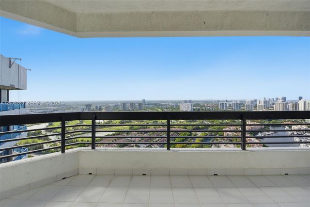 3500 Mystic Pointe Drive PH5, Aventura, FL 33180