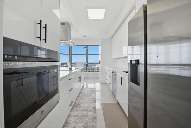 3500 Mystic Pointe Drive PH5, Aventura, FL 33180