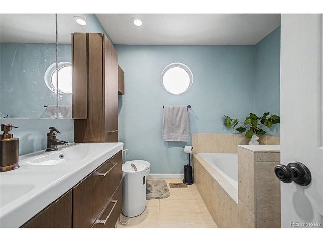 10015 Silver Maple Rd, Highlands Ranch, CO 80129