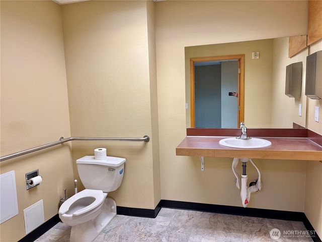 390 Washington Avenue, Bremerton, WA 98337