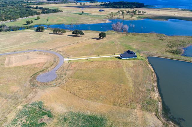 425 Sailview Court, Honey Grove, TX 75446