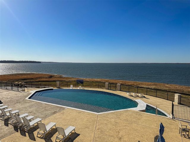 425 Sailview Court, Honey Grove, TX 75446