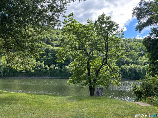 175 Roosevelt Drive, Seymour, CT 06483