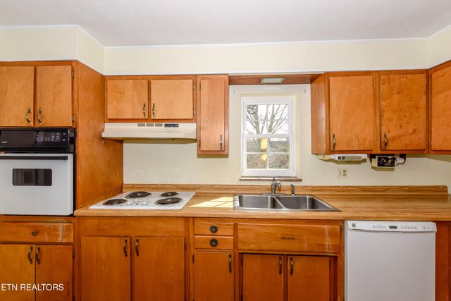 242 Fairview School Circle, Maryville, TN 37803