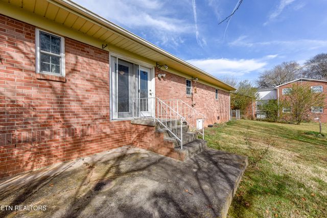 242 Fairview School Circle, Maryville, TN 37803
