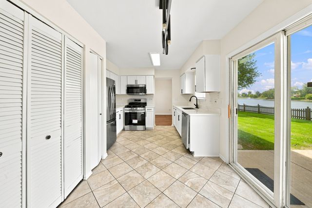 2420 Sisters Court, Naperville, IL 60564