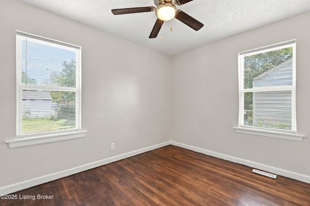 2315 Briargate Ave, Louisville, KY 40216