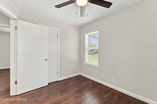 2315 Briargate Ave, Louisville, KY 40216