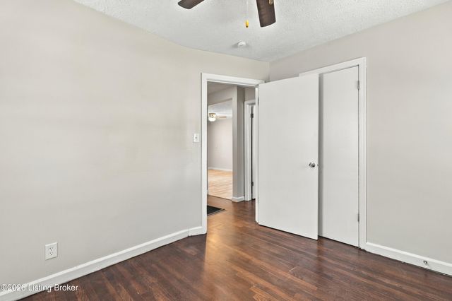 2315 Briargate Ave, Louisville, KY 40216