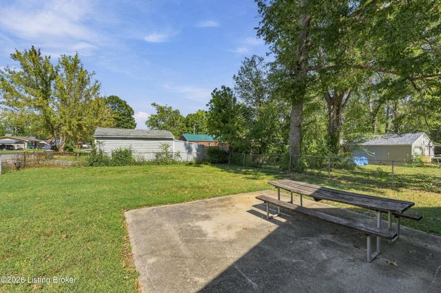 2315 Briargate Ave, Louisville, KY 40216