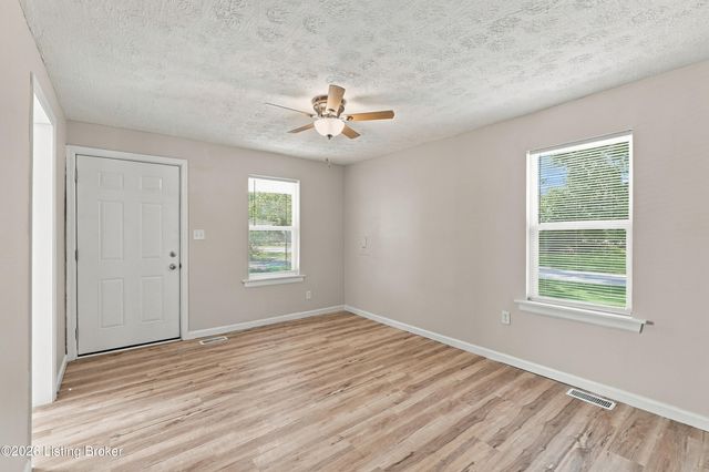 2315 Briargate Ave, Louisville, KY 40216