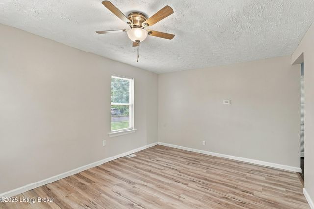 2315 Briargate Ave, Louisville, KY 40216