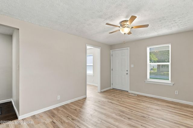 2315 Briargate Ave, Louisville, KY 40216