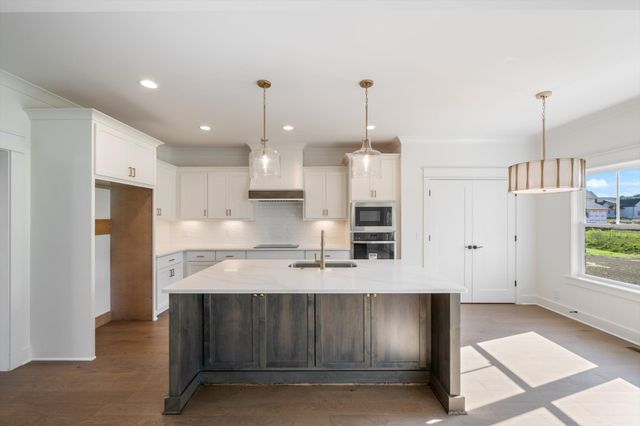 2817 Canfield Dr, Murfreesboro, TN 37128