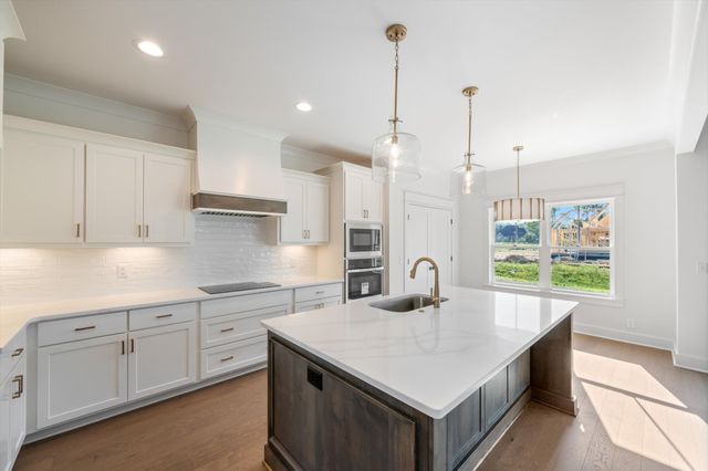2817 Canfield Dr, Murfreesboro, TN 37128