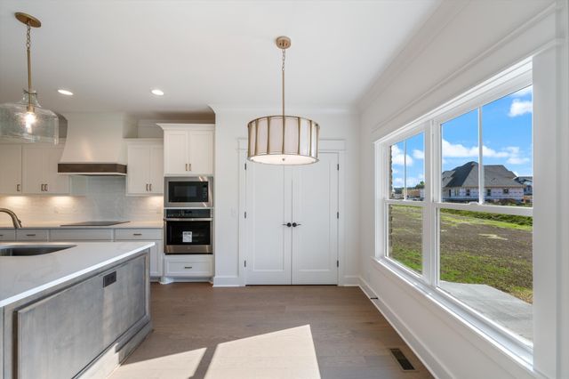 2817 Canfield Dr, Murfreesboro, TN 37128