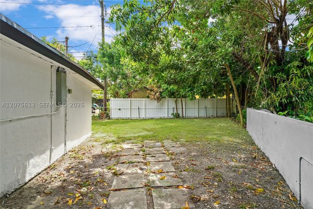 360 NW 179th Ter, Miami Gardens, FL 33169