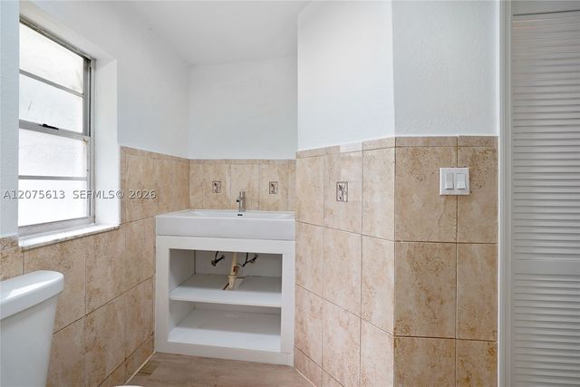 360 NW 179th Ter, Miami Gardens, FL 33169