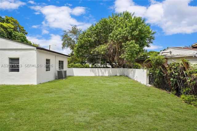 360 NW 179th Ter, Miami Gardens, FL 33169