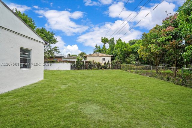 360 NW 179th Ter, Miami Gardens, FL 33169