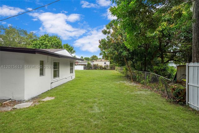 360 NW 179th Ter, Miami Gardens, FL 33169