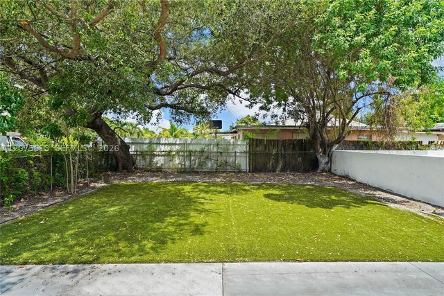 360 NW 179th Ter, Miami Gardens, FL 33169
