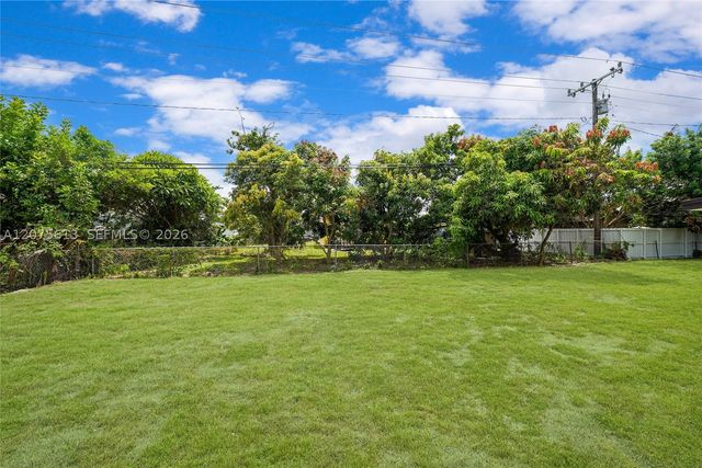 360 NW 179th Ter, Miami Gardens, FL 33169