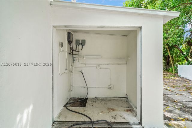 360 NW 179th Ter, Miami Gardens, FL 33169