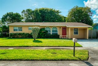 910 NE 49th St, Deerfield Beach, FL 33064