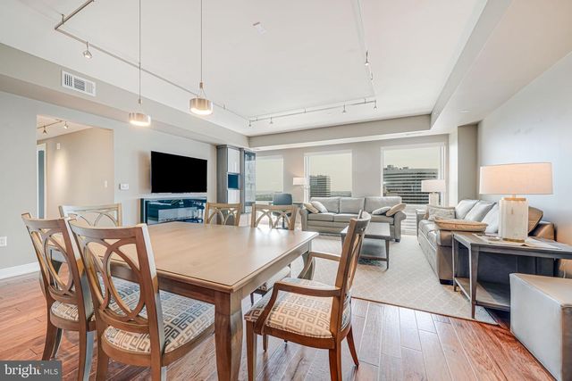 1111 19TH ST N #2703, Arlington, VA 22209