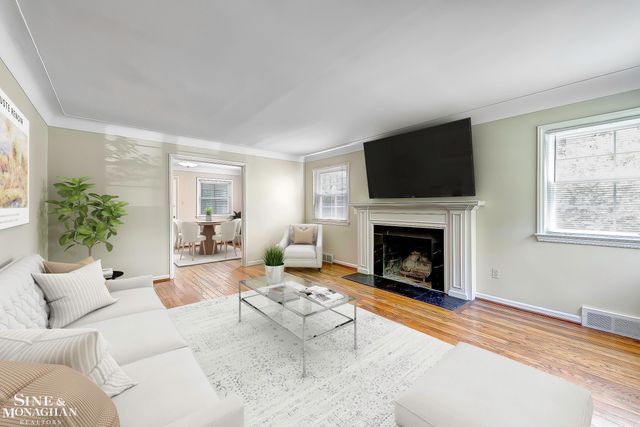 814 Harcourt Road, Grosse Pointe Park, MI 48230