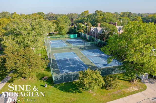 814 Harcourt Road, Grosse Pointe Park, MI 48230