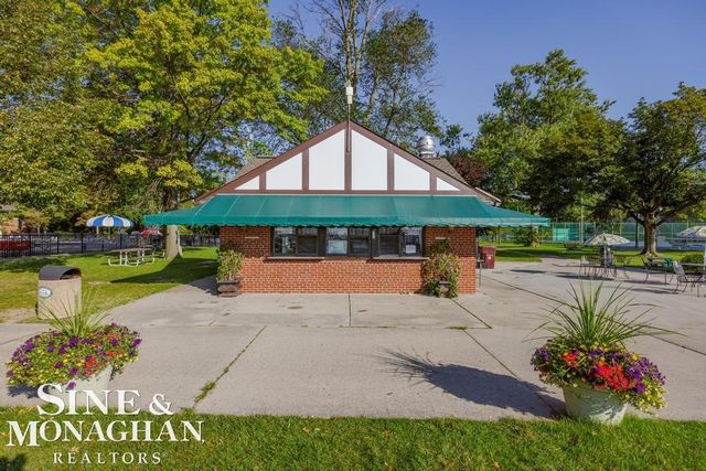 814 Harcourt Road, Grosse Pointe Park, MI 48230