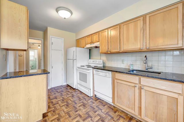 814 Harcourt Road, Grosse Pointe Park, MI 48230