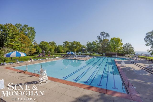 814 Harcourt Road, Grosse Pointe Park, MI 48230