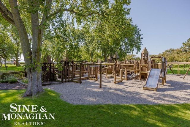 814 Harcourt Road, Grosse Pointe Park, MI 48230