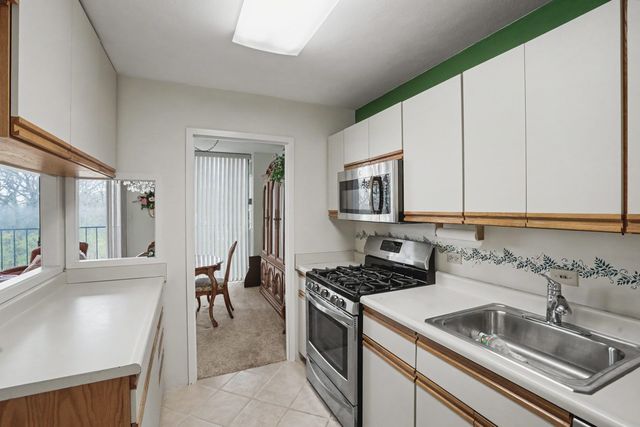 1800 7TH Street 5D, East Moline, IL 61244