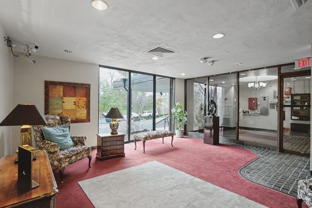 1800 7TH Street 5D, East Moline, IL 61244