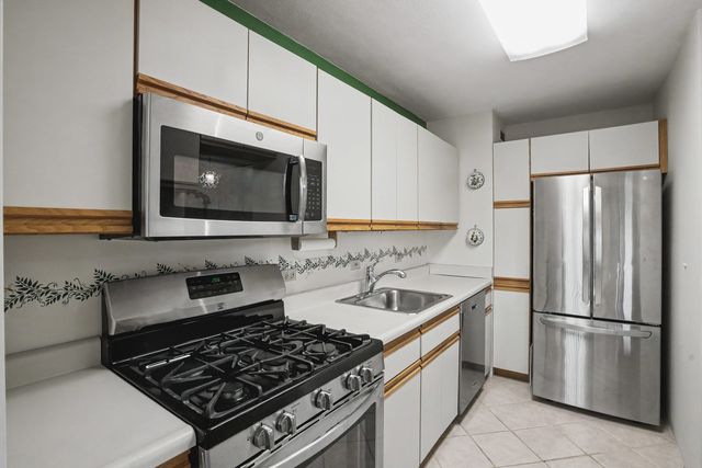 1800 7TH Street 5D, East Moline, IL 61244